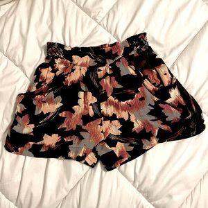 4/$20✨ Flowy Floral Shorts